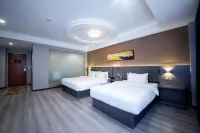 7 Days Hotel (Chongqing Xiushan Railway Station) - موقف سيارات