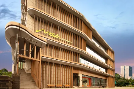 Mcsrh Maijia Shiqu Hotel (Chongqing Jiefangbei 18th ladder) Отели рядом с достопримечательностью «Kong Xiangxi Residence of Chongqing»