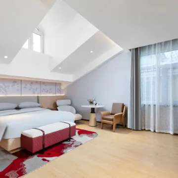 Renjoy Hotel (Changbaishan North Slope Visitor Center) Отели в г. Анту