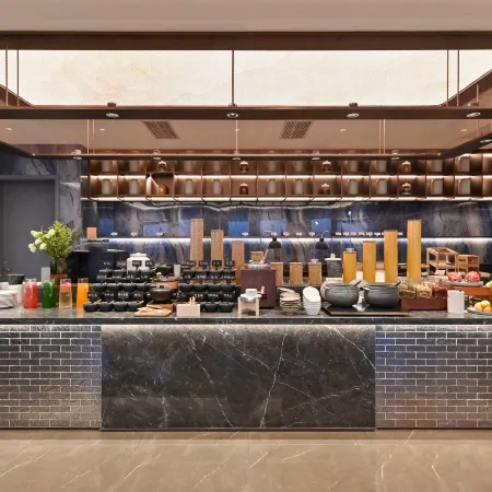 Atour Hotel, Democracy Plaza, Taiyuan Street, Shenyang Отели рядом с достопримечательностью «Железнодорожный вокзал Шэньян»