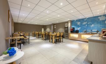 Ease Hotel (Taiyuan Fudong Street Liuxiang Causeway Bay)