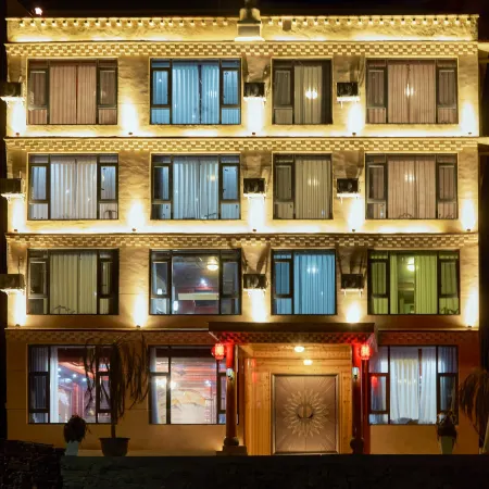 In Heishui Village, there is a poetic homestay