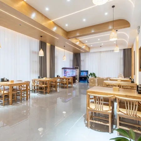 Yuntai Mountain Nashan Nashui Hotel (Zhengyun Expressway Exit)