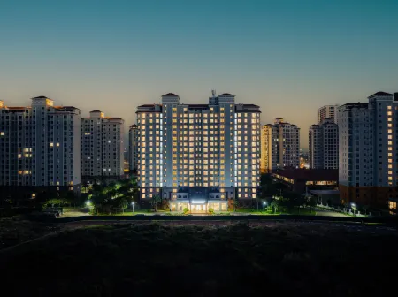 The Q Residence Vientiane Отели рядом с достопримечательностью «Будда-парк»