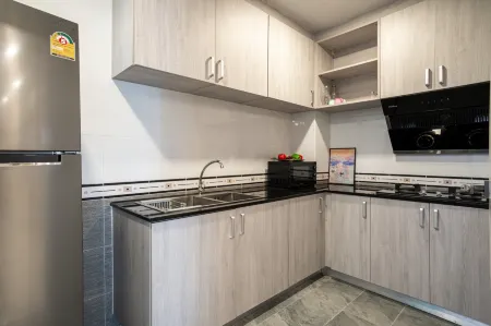 Pattaya Venice Townhouse 3 Bedroom Pool Villa【Near the Floating Market + supermarket at the door 】 Отели рядом с достопримечательностью «Bann sukhawadee»