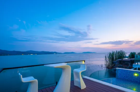 Floral Hotel·Suzhou first love meet you hostel (Taihu Hengshan Island Scenic Spot Shop)