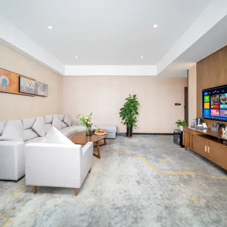 Tekesi Phoenix International Hotel