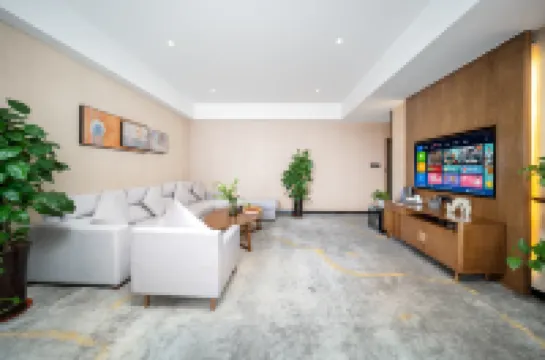 Tekesi Phoenix International Hotel