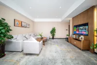 Tekesi Phoenix International Hotel