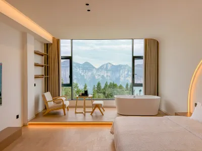 Enshi Mountaintop Cloud B&B Hotels near Enshi Grand Canyon - Lovesick Waiting