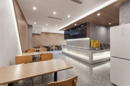 Yuting PLUS Hotel (Guangzhou Shangxiajiu Pedestrian Street Hualinsi Subway Station) Отели рядом с достопримечательностью «Laodian Museum»