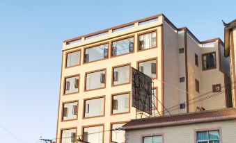 Yiliang Mountain Residence · Banpo Li Homestay