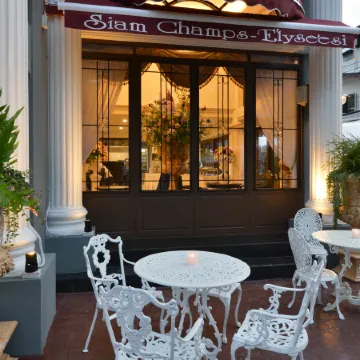 Siam Champs Elyseesi Unique Hotel Отели рядом с достопримечательностью «Школа Сатривитайя»