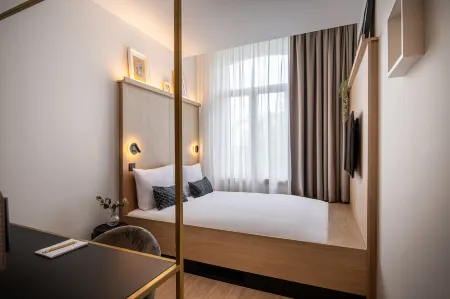 Jill Hotel Brussels Отели рядом со станцией Брюссель-Южная железнодорожная станция