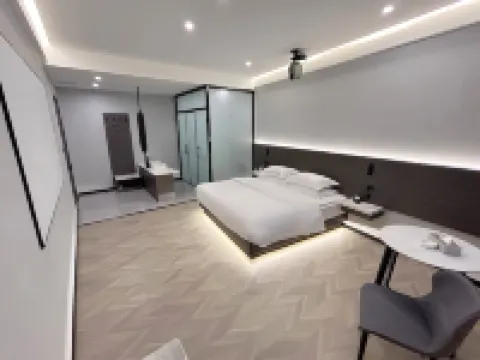 Mengzi Xuanlu Business Hotel (Nanhu Park Xintiandi Pedestrian Street) Hotels in Mengzi