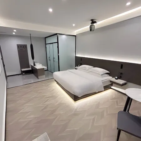 Mengzi Xuanlu Business Hotel (Nanhu Park Xintiandi Pedestrian Street) Hotels in Mengzi