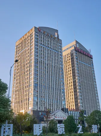 Vienna Hotel (Yingtan International Optical City Fangte Store) Отели в г. Интань