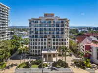 Palazzo Colonnades Hotels near SkyPoint Observation Deck
