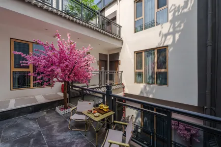 Tang Dynasty Seal · Siheyuan Tang Style Homestay (Xi'an Zhonglou Subway Station Branch) Отели рядом с достопримечательностью «Yong Ning Gate»