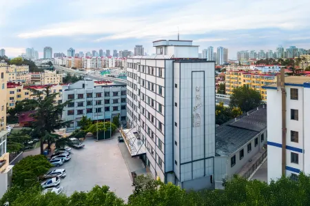 XANA Deluxe Hotel  Beer Street University Road Qingdao Отели рядом с достопримечательностью «Qingdao Beer Street»