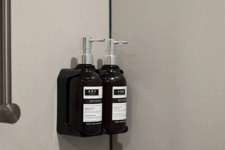 Yiju Hotel (Shanghai Jiao Tong University, Yan'an West Road Metro Station Branch) Отели рядом с достопримечательностью «Donghua University(Yanan Road Campus)»