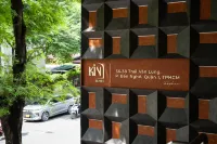 Kin Hotel Thai Van Lung Thu Duc Artificial Grass Yard Clusters附近的飯店