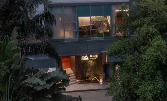 Mossland Hotel