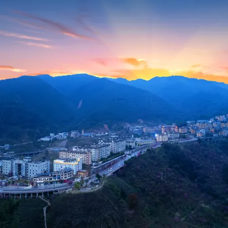 Luchun Duma Hotel