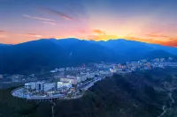 Luchun Duma Hotel - Bergblick