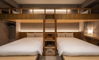 LACER OKINAWA NAHA TOMARIPORT