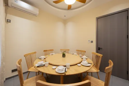 Qingluo Xiaozhu | Ivy Bower Homestay Отели рядом с достопримечательностью «Zhejiang Yuxiang Vocational and Technical College»