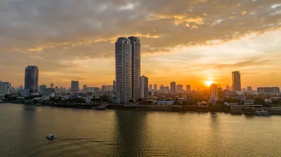 Merton Holiday Inn Hoteles cerca de Chomka Thnong