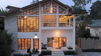 Artha Cottages Hotel dekat Parkir Tumpak Sewu