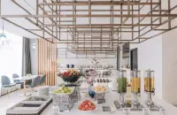 Sushi Luxury Hotel (Shanghai Riyueguang Dapuqiao Subway Station Branch)