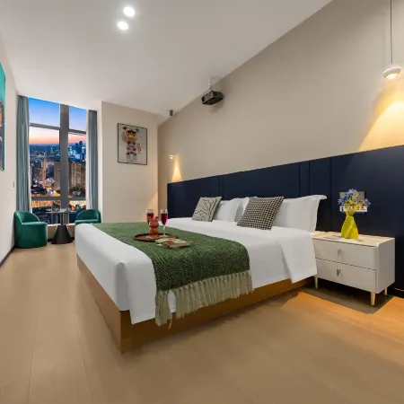 Manju High-altitude River View Hotel (Jiefangbei Hongyadong Branch)