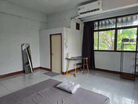 SRINN House, Bangkok โรงแรมใกล้ท่าเรือด่วนคลองตัน