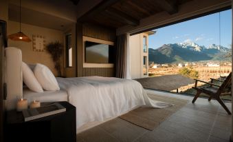 Ono Sanqiu · Rizhao Jinshan Wild Luxury Hot Spring Pool Resort