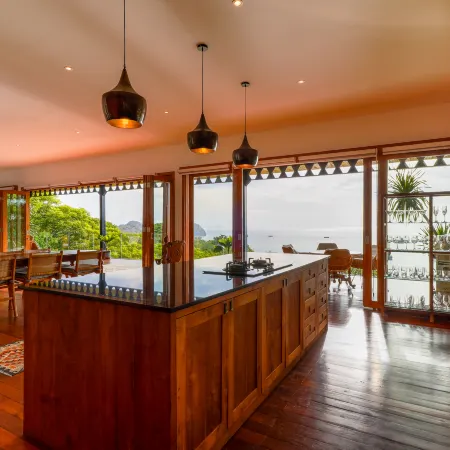 Paradise Garage Komodo Villa