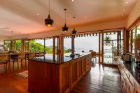 Paradise Garage Komodo Villa