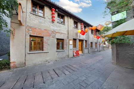 Ancient city hidden homestay Отели рядом с достопримечательностью «Anhui Normal University Qijiang College (Wenjin Campus)»