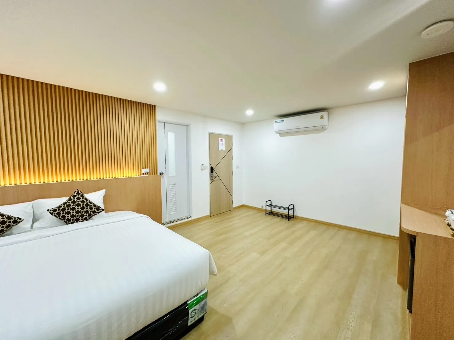 The Cozy 77 Zimmer Photos