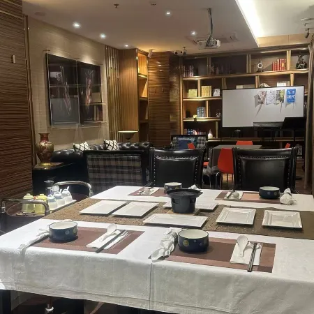 Riyueming · City Box Hotel (Dalian Railway Station Zhongshan Square Branch)