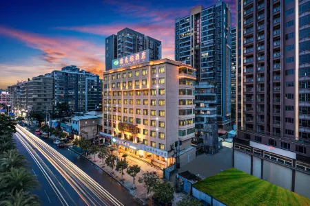 Vienna Hotel (Jieyang Rongcheng Jinxian Gate Tower) Отели рядом с достопримечательностью «Jieyang City God Temple»