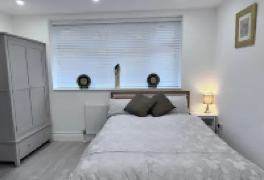 Watford Junction Oasis - Modern 3Br Ensuite with Garden