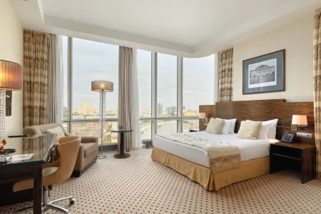 Отель Plaza Garden Moscow WTC Отели рядом с достопримечательностью «Скульптурный ансамбль «Знаки Зодиака»»