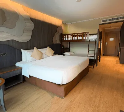 ห้องดีลักซ์แฟมิลี่วิวสระว่ายน้ำ-เตียงใหญ่/เตียงคู่