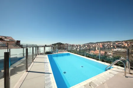 Catalonia Park Güell Отели рядом с достопримечательностью «Храм Святого Сердца»