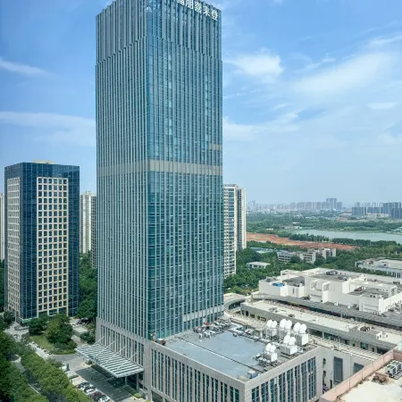 Four Points by Sheraton Wuhan Jiangxia Отели рядом с достопримечательностью «Wuhan Institute of Engineering and Technology - Northwest Gate»