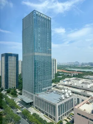 Four Points by Sheraton Wuhan Jiangxia Hotels near Wuhan University of Engineering Science