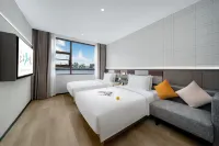 Fairyland Shangpin Hotel （Liupanshui People's square high-speed Railway Station Branch ） Hotels near Hyatt Swimming Pool